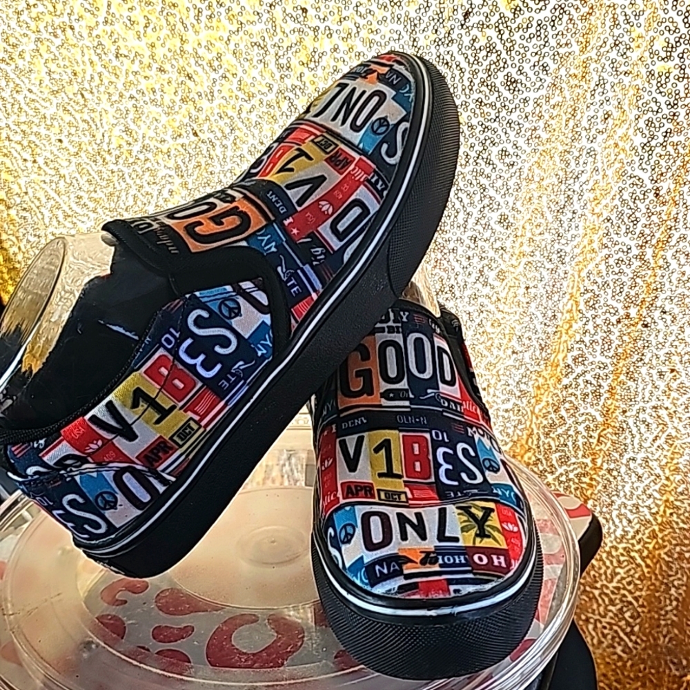 K Yes We Vibe Slip on sneakers w/ a license plate design Good Vibes only sz 7.5
